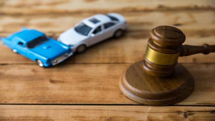 When Should You Call a Car Accident Lawyer?
