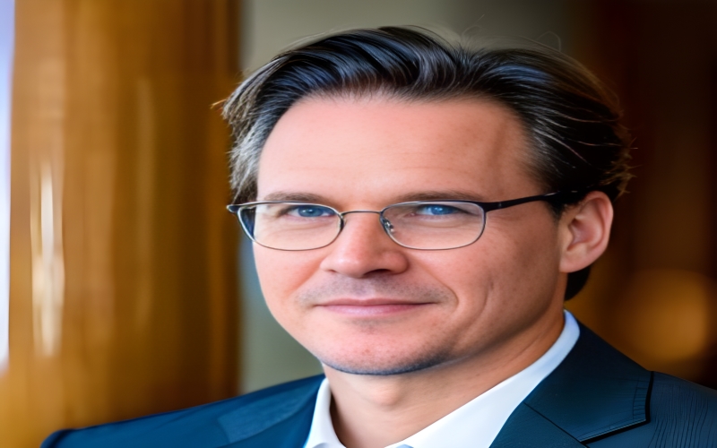 Lakeside Retreats Explored: Tom Maletta’s Tranquil Waterside Picks